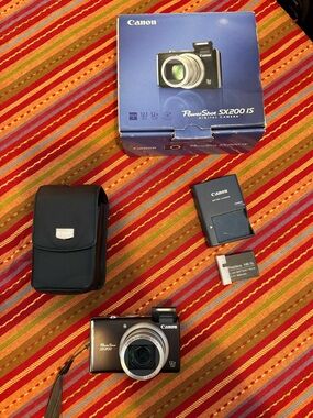 Canon PowerShot SX200 IS black digital camera!
